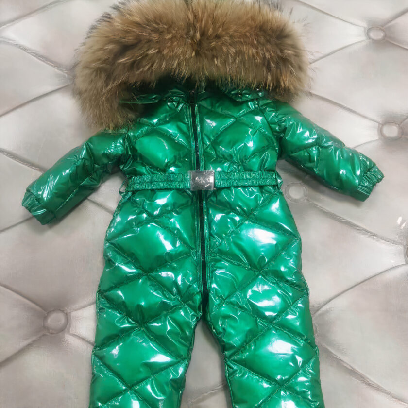 Doudoune brillante verte et fourrure authentique marron pour bébé.