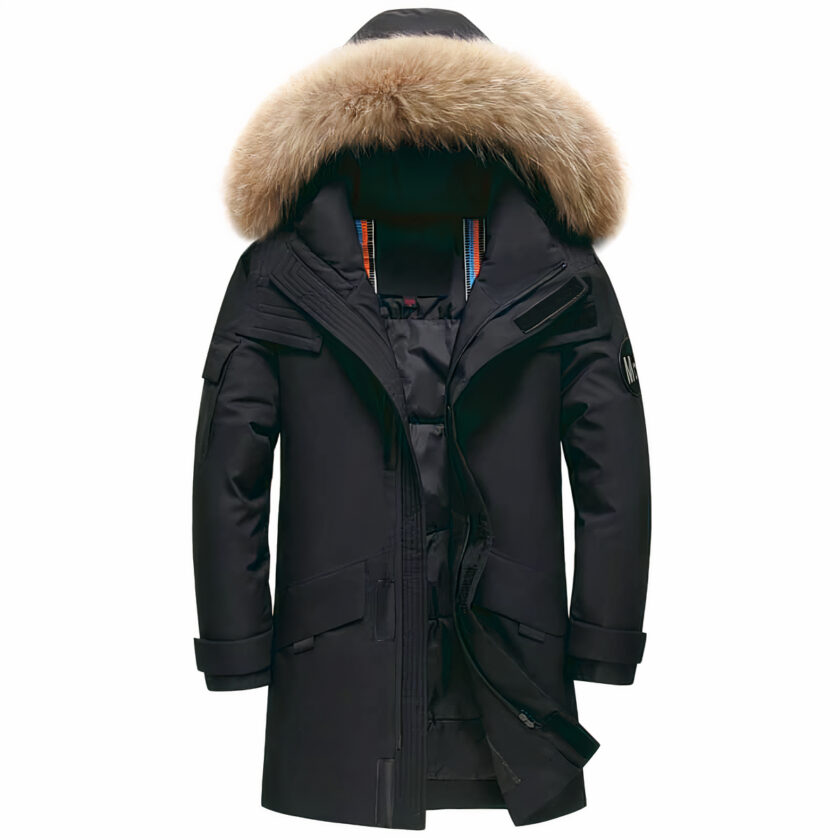 Doudoune noire avec capuche à fourrure sur fond blanc.