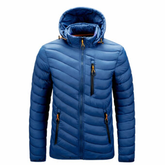 Doudoune à capuche cintrée pour homme bleue sur fond blanc.