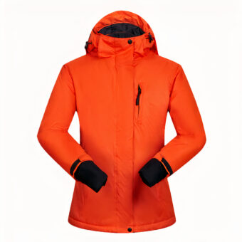 Doudoune de ski orange avec des poignets noirs.