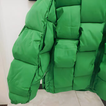 Doudoune originale fourrée au duvet de canard femme. Bonne qualité et très confortable.