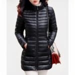 Doudoune fine mi-longue noire à col haut pour femme