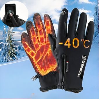 Gants thermiques imperméables et à doigts tactiles sur fond de paysage enneigé.