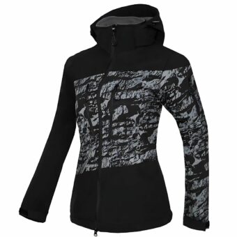 Doudoune de ski pour femme sur fond blanc